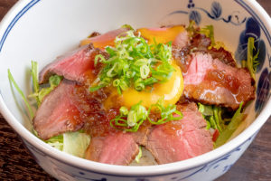自家製ローストビーフ丼…700円